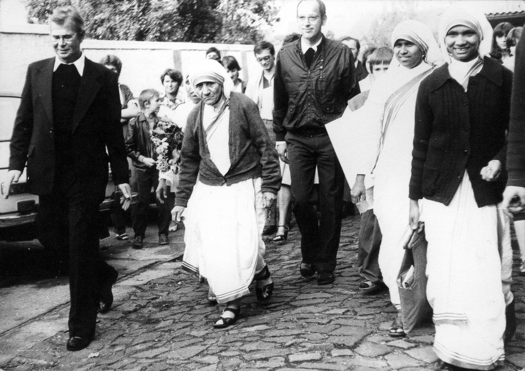 Mutter Teresa (2 v.l.) zu Besuch in Borna, 1984