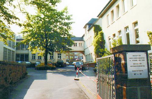 Ehemaliger Standort der „Borna-Linde“ in Giessen, (Institut für Virologie der Justus-Liebig-Universität Giessen)