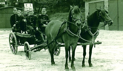 Mitglieder der ehemaligen Freiwilligen Feuerwehr Altstadt Borna, 1959 (Ortschronik Borna)