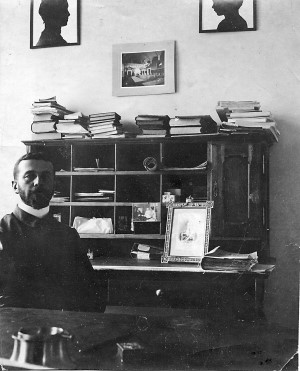 Wilhelm Külz in seinem Büro in Windhoeck, März 1908; Nachlass Wilhelm Külz – Külz-Reichel, Düsseldorf
