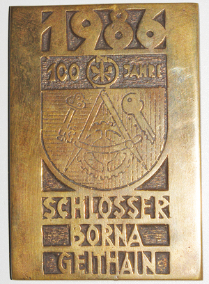 Plakette anlässlich des 100jährigen Bestehens, geschaffen von Kunstgießer Wackernagel aus Pegau